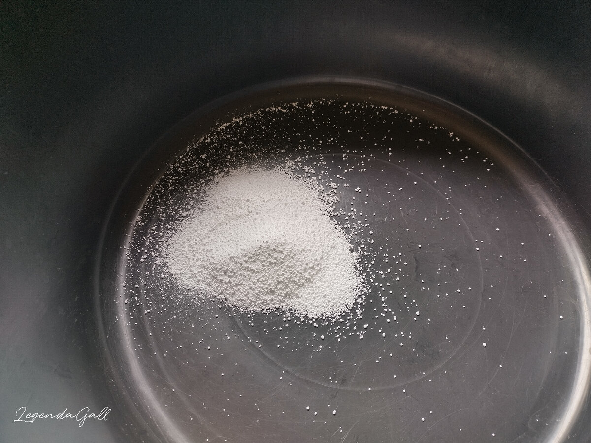 Две столовые ложки порошка