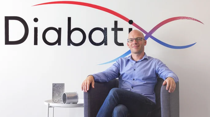 Я был ‘помощником’ инженера по исследованиям и разработкам, который отвечал за разработку их гигантских 3D-принтеров