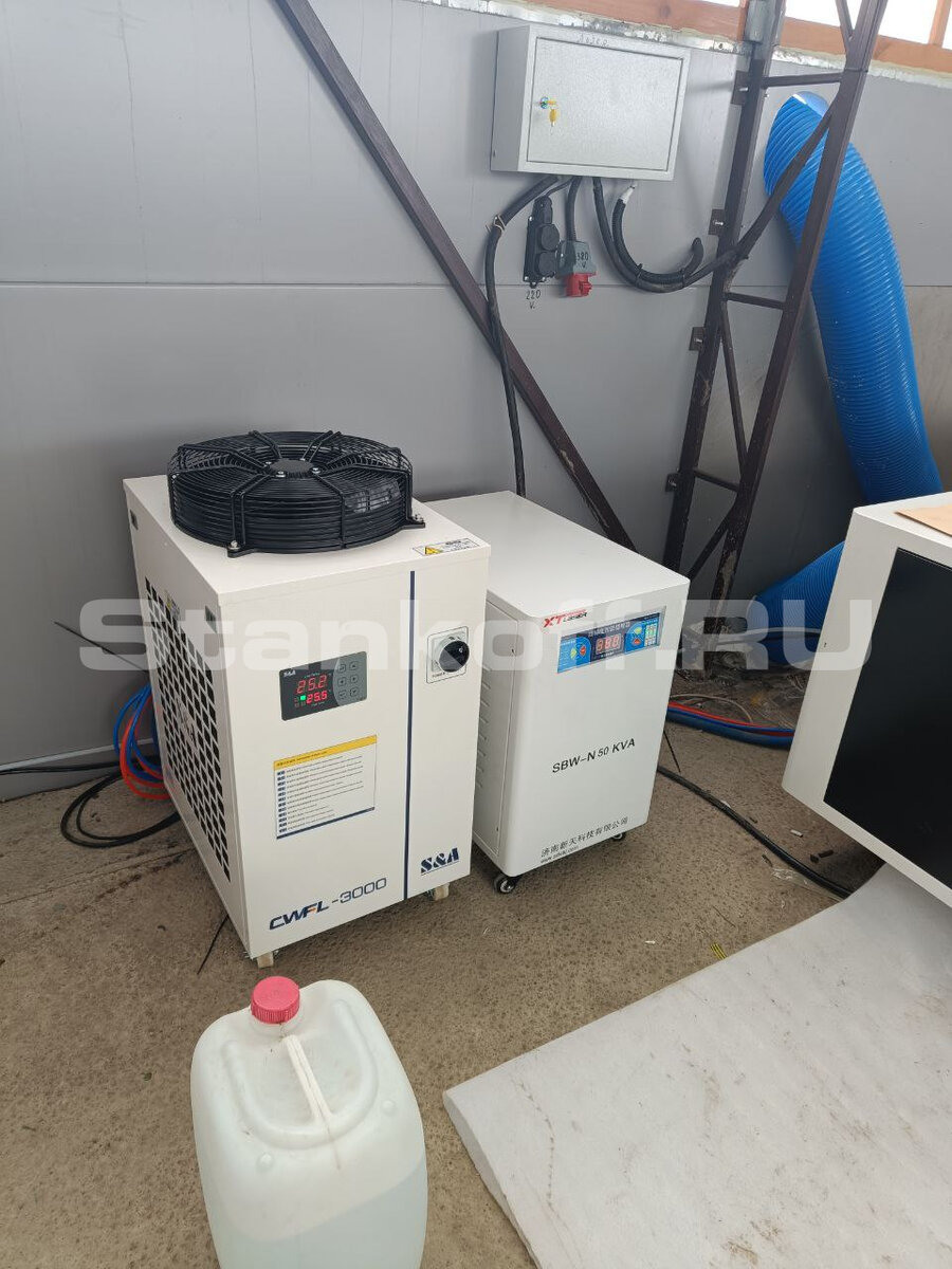 Водяной чиллер и стабилизатор напряжения

