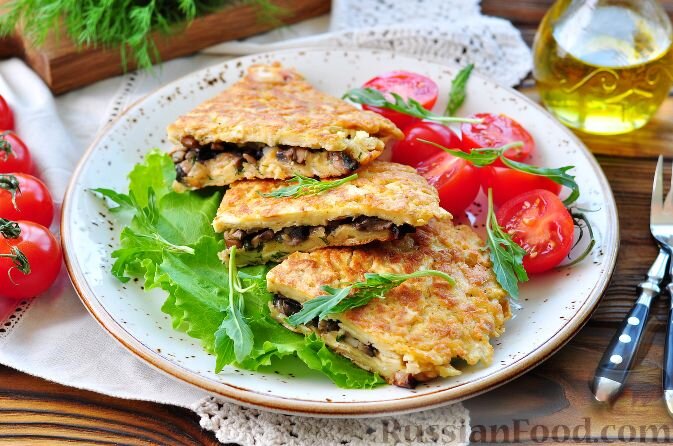 маца, яйца, молоко, вода, шампиньоны, лук репчатый, чеснок, зелень укропа, масло растительное, соль, перец чёрный молотый