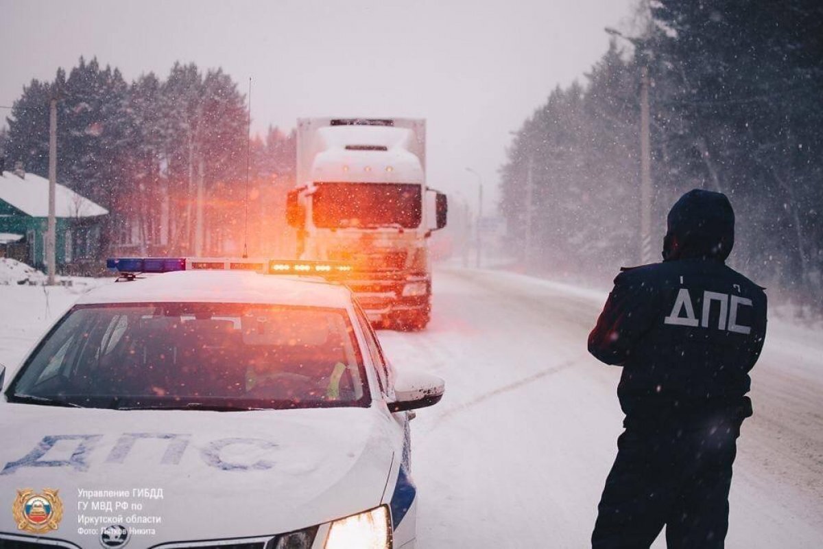    Проезд автобусов и грузовиков по трассе «Байкал» ограничили из-за непогоды