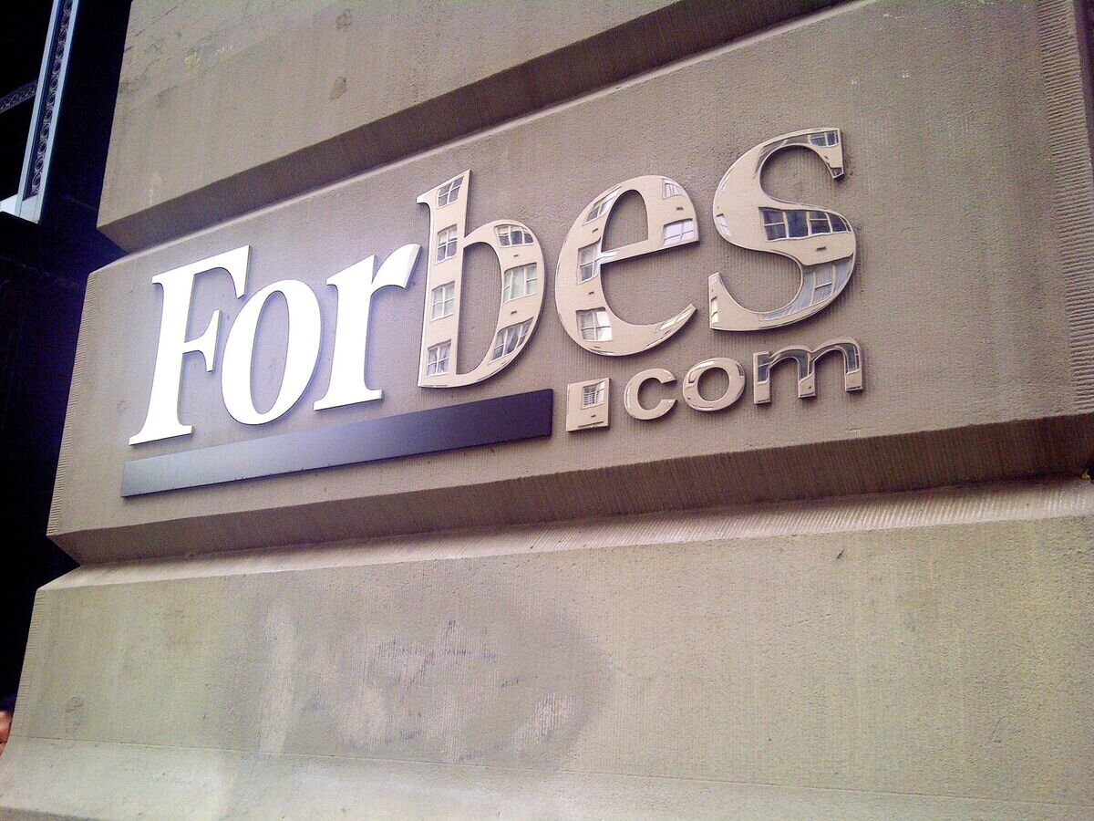    Вывеска ForbesCC BY 2.0 / Jim Larrison / NYC Business Travel Meetings