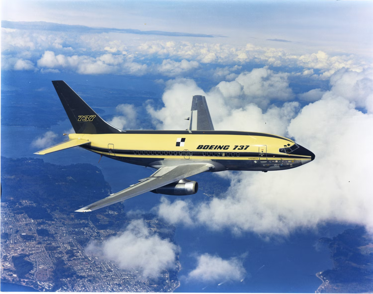 Боинг название. Пассажирский самолет Боинг 737. Самолёт Боинг 737 100. Боинг 737 ориджинал. Boeing Original 737-100