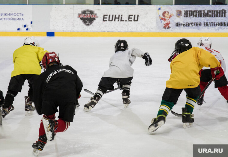    Хоккейная команда просит помочь в организации выездов на соревнования