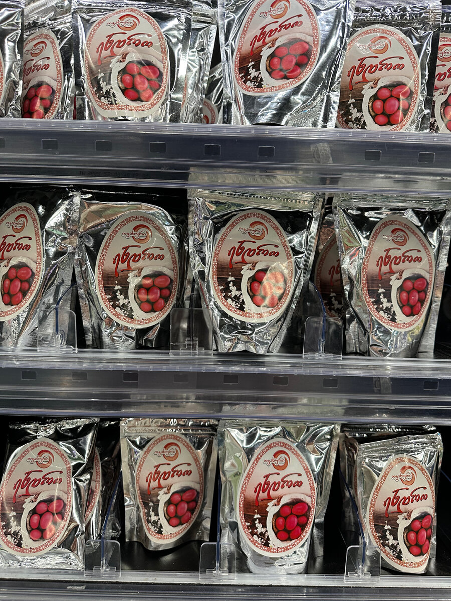 В грузинском супермаркете Aground эндро продается в упаковке, которая насчитана на 10 яиц. 