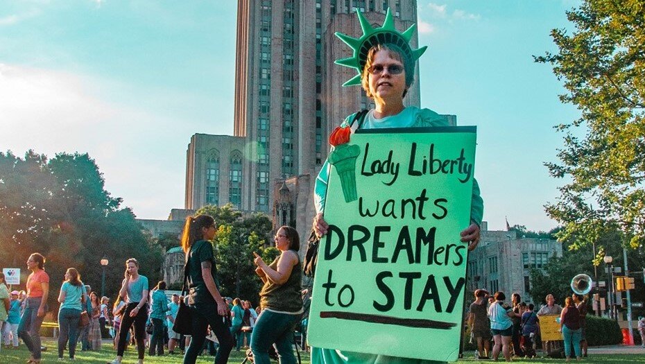    "Леди Свобода хочет, чтобы мечтатели остались". Акция в поддержку миграции в США, июль, 2019 г. Автор фото: Maria Oswalt/unsplash