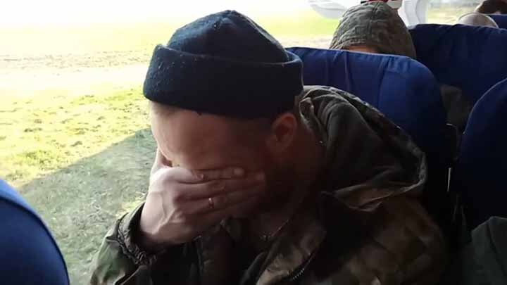  БОЕЦ, ВОЗВРАЩЁННЫЙ В РОССИЮ ИЗ УКРАИНСКОГО ПЛЕНА. ФОТО: МИНОБОРОНЫ РОССИИ