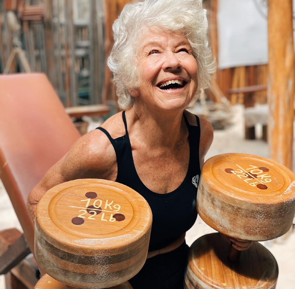 76-летняя Джоан Макдональд из толстушки на обложки спортивных журналов