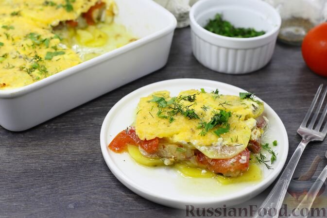 филе рыбы, картофель, лук репчатый, помидоры, сыр твёрдый, соус соевый, сметана, сок лимона, масло растительное, соль, перец чёрный молотый, зелень, розмарин