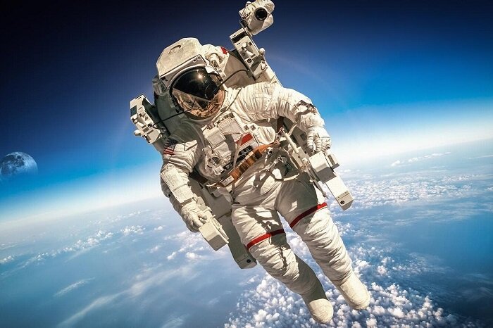 Изображение Яндекс Картинки. Выход космонавта в космос