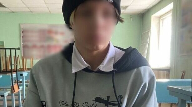     В Хакасии 16-летняя девушка работала курьером у телефонных аферистов — работу ей посоветовала подруга.