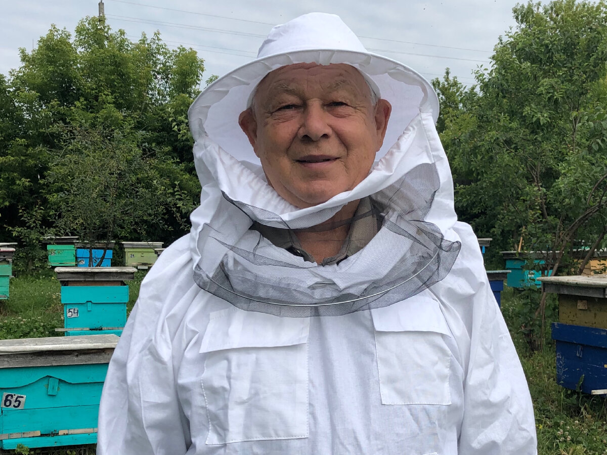 Иванов Олег Петрович, главный пчеловод Вековой пасеки