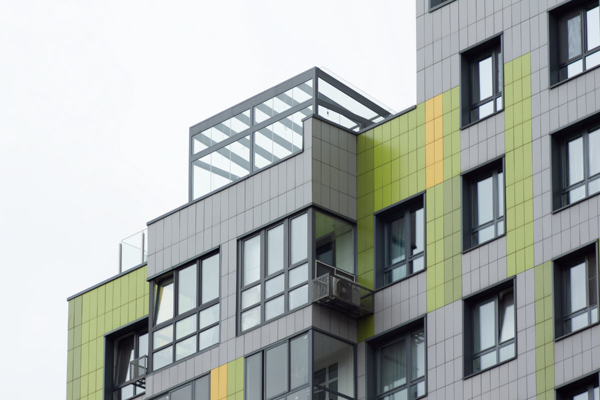 Терраса на крыше. Москва. Остекление выполнено нашей компанией. Проект Vipglassing.ru