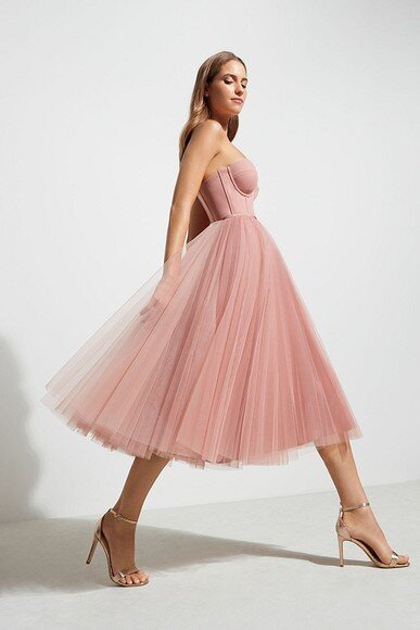     Платье на выпускной 9-11 класс 2023: 8 главных трендов с фото