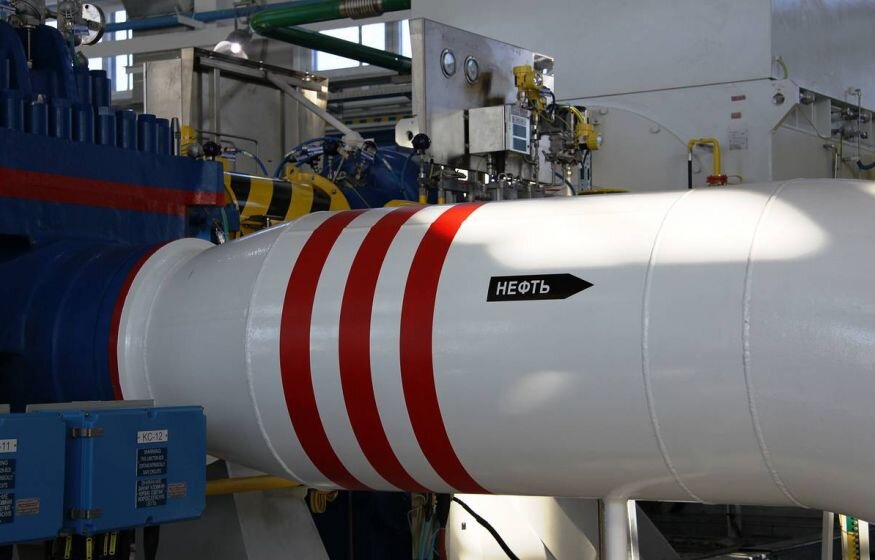    Путин разрешил соблюдать потолок цен при поставках российской нефти дружественным странам