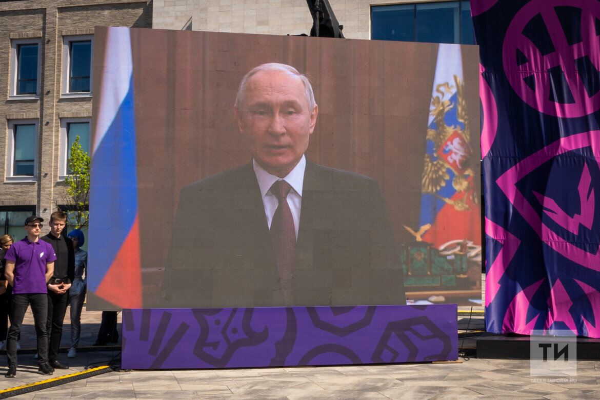 ​Церемония стартовала с обращения Президента России Владимира Путина по видеосвязи. Фото: © Владимир Васильев / «Татар-информ»