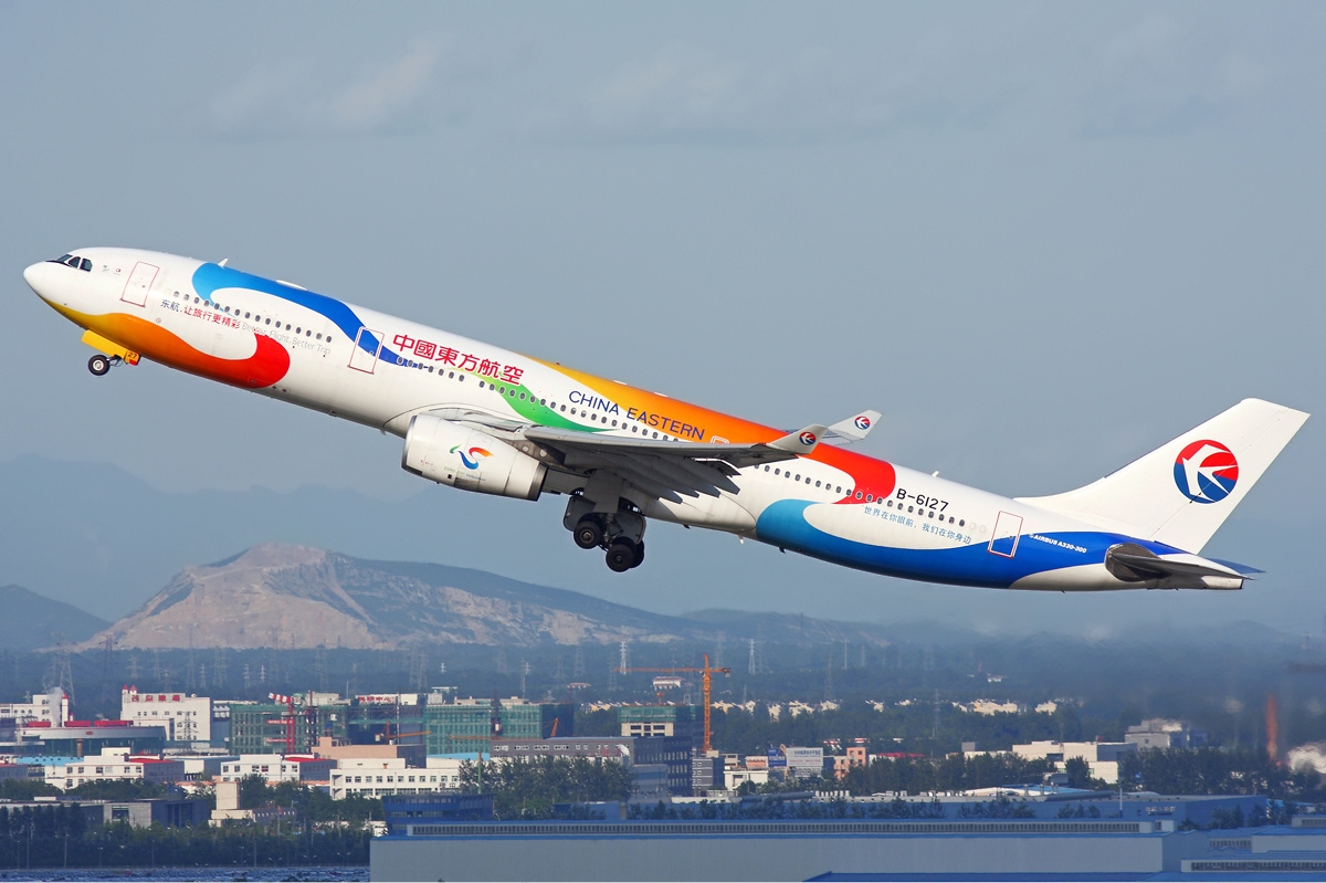 Авиаперелеты москва китай. Авиакомпания Чайна Истерн. Самолет China Eastern Airlines. China Eastern Airlines a330-300. Airbus a330-300 China Eastern Airlines.