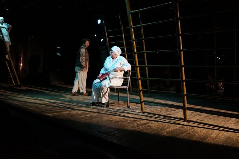 В прошлое воскресенье, 30 апреля, в Театре на Юго-Западе давали 200-ю "Вальпургиеву ночь". Впервые с этим произведением Венедикта Ерофеева я познакомилась ровно год назад.