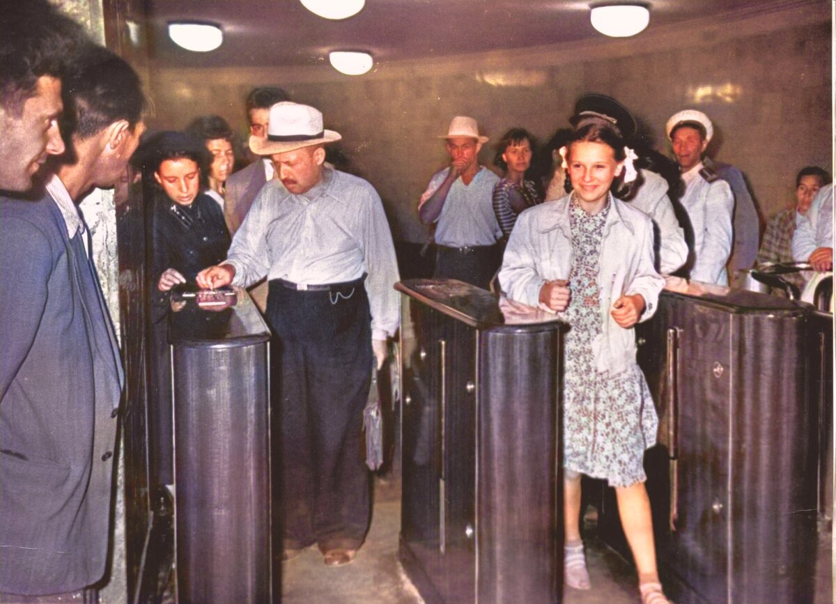 Как менялась система оплаты проезда в столичной подземке с 1935 по 1991 годы?