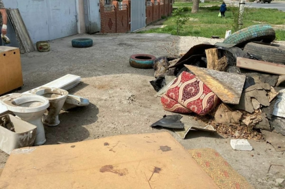    В Самаре власти района вернули мусор к дому, откуда его выкинули на улицу