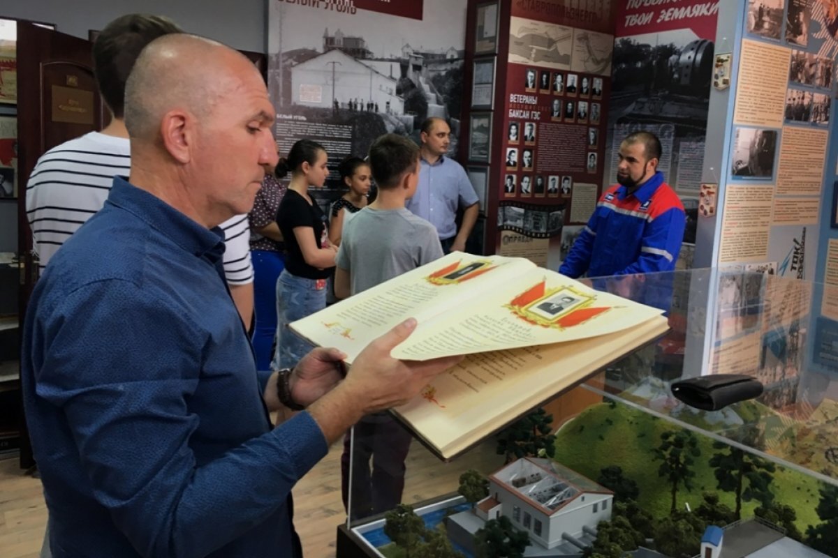    В компании немало энергетиков в трёх поколениях.