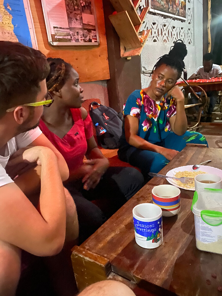 Нэмо- слушает сказки Опли