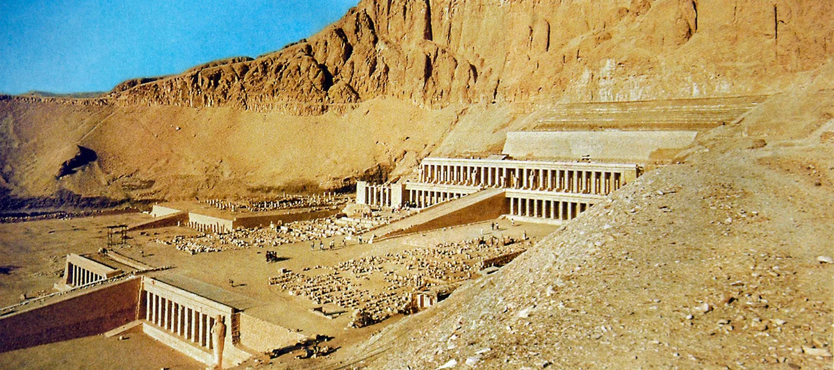Храм царицы Хатшепсут в Деир-эль-Бахари, начало 15 в. до н.э.
