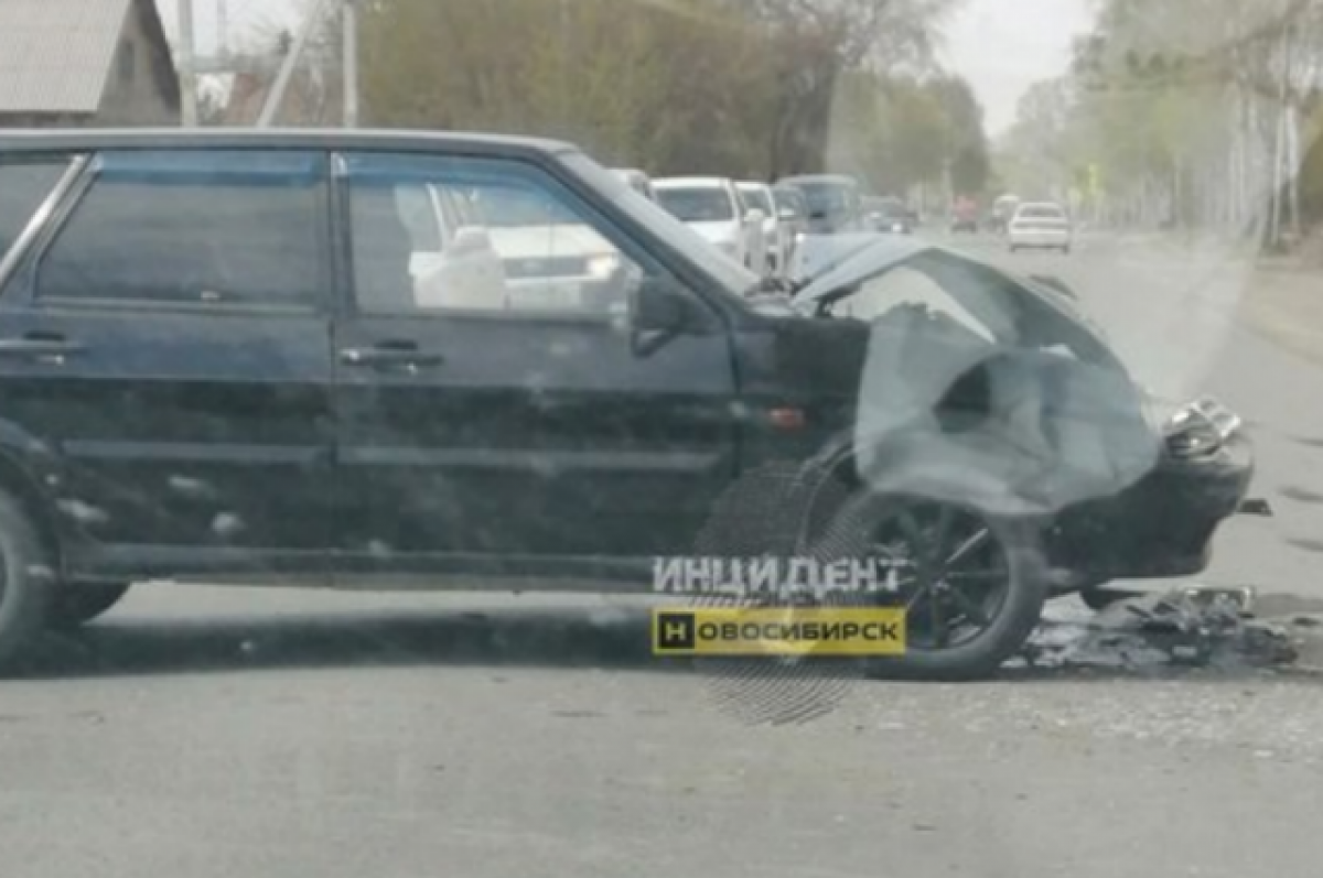    В Новосибирске при столкновении двух отечественных авто пострадал пенсионер