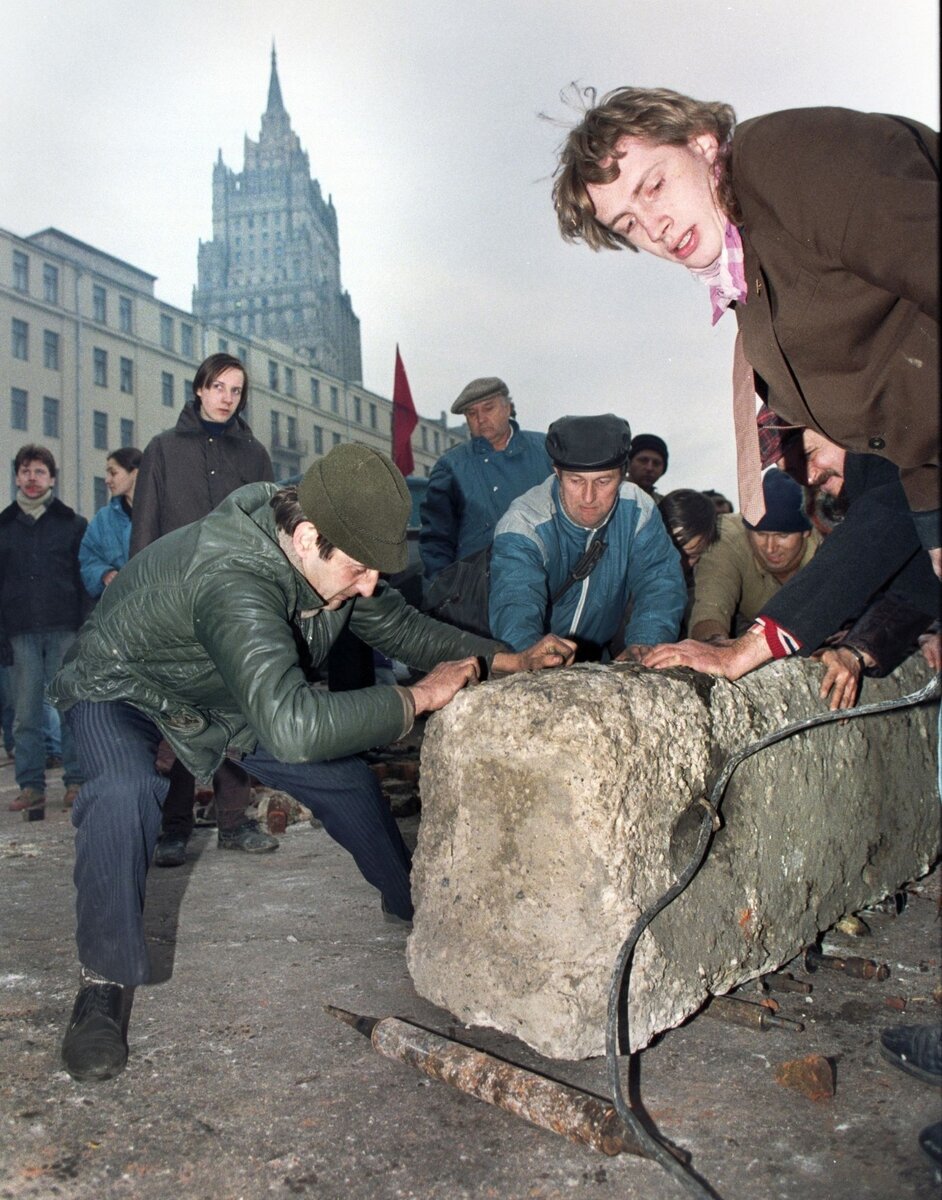 События 1993 в москве 3 4 октября. Москва 1993 белый дом госпереворот. Октябрь 1993. События сентября октября 1993 года. События сентября - октября 1993 года в Москве.