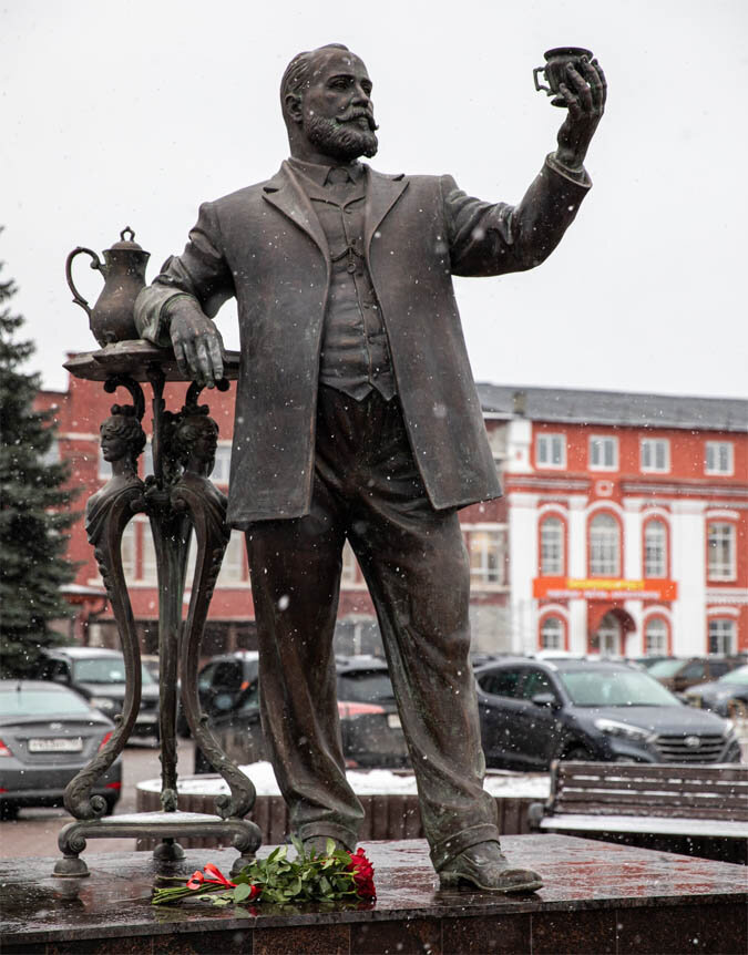 Памятник Кузнецову в Ликино-Дулево 