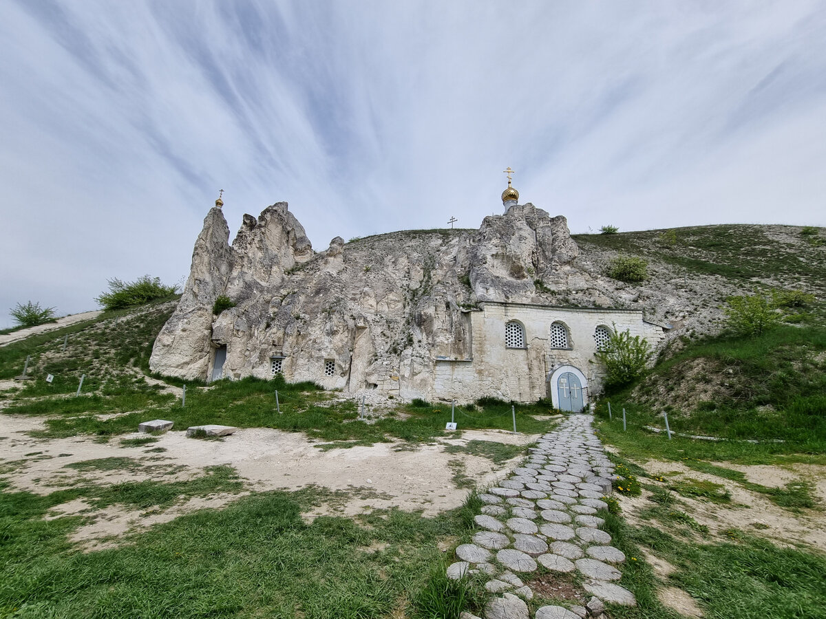 Пещерная Предтеченская церковь в Дивногорском Успенском монастыре.