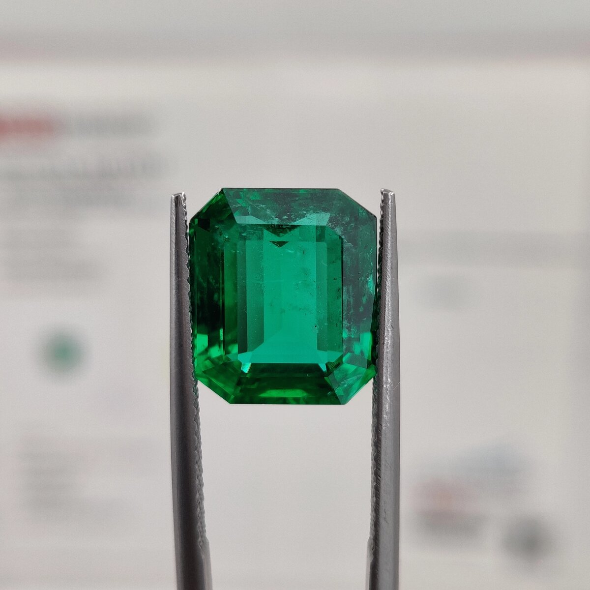 Изумруд огранки "октагон" 5,54ct