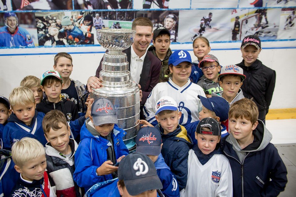    С 2014 года Евгений Кузнецов играет за Washington Capitals Валерий ЗВОНАРЕВ