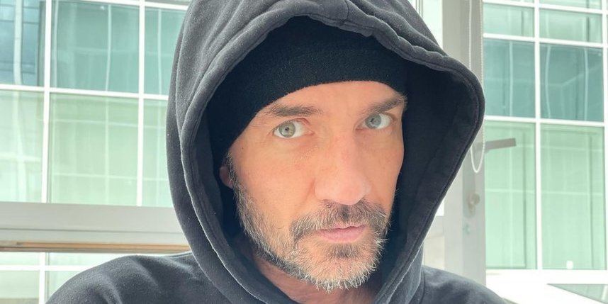    Роман Костомаров, первое фото после госпитализации.Соцсети