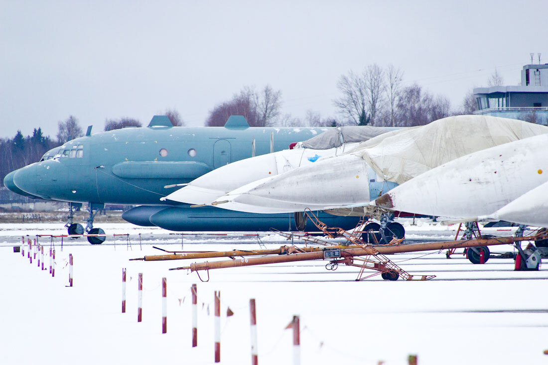 Памятник миг 17 в бахмуте. Кубинка 17. Кубинка 17. Миг-17 сопло. Танк рено ft-17.