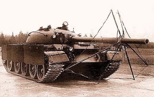 Т-55 с противокумулятивным "зонтом"