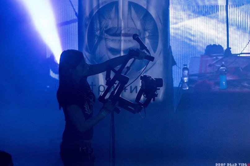 Фильтры для съемки на концерте. Съемка концерта. Для съемки концерта включили две независимые друг. Для съемки концерта включили две независимые друг. Для съемки концерта включили две независимые друг.