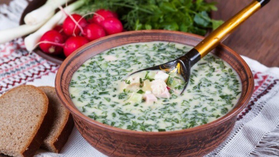 В этом выпуске предлагаю познакомиться с рецептами окрошки: сборная мясная, овощная и окрошка на фруктовом настое, которая помогает при болезнях сердца, почек и при гипертонии.