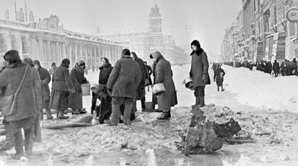 Жители блокадного Ленинграда 