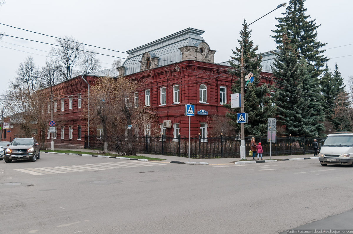 
3416

2. Дом Зотова, последняя треть XIX в., г. Ногинск. Фото: 22 апреля 2016 года.
