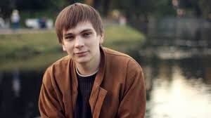 Репер Гнойный,также известный под именами СЛАВАКПСС ВАЛЕНТИН ДЯДЬКА