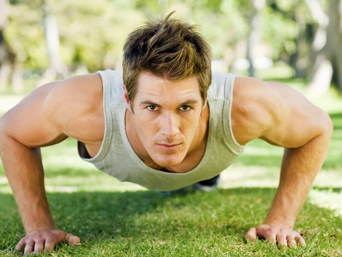 Известный спортивный человек. Чарльз Сервицио отжимания. Спортивные люди. Спортивный мужчина. Сильный парень.