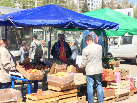Торговая точка на остановке общественного транспорта 