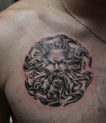 Суд Владивостока прекратил дело из-за татуировки с коловратом