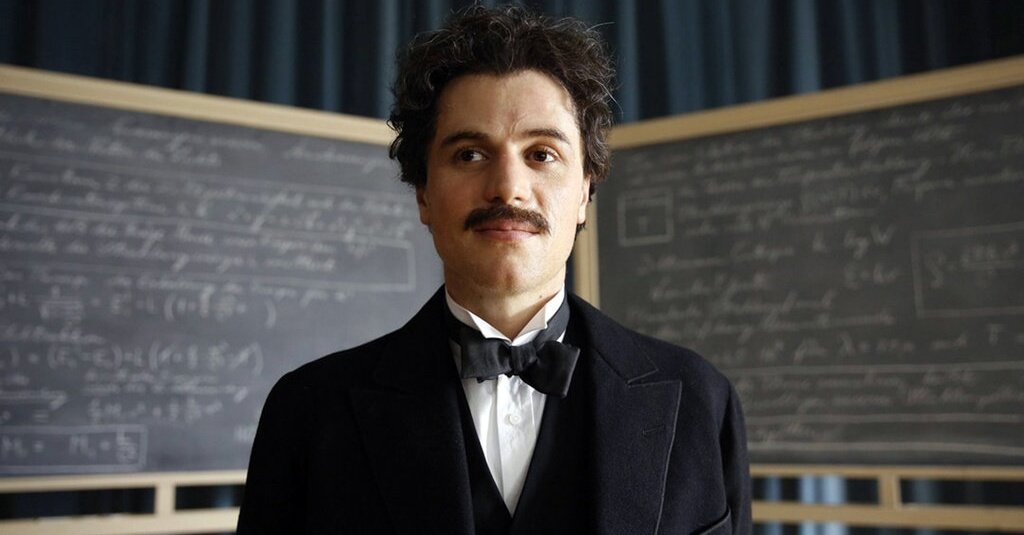 Про жизнь Альберта Эйнштейна - великого физика-теоретика, знаменитого во всем мире, который привнёс большой вклад в развитии науки.