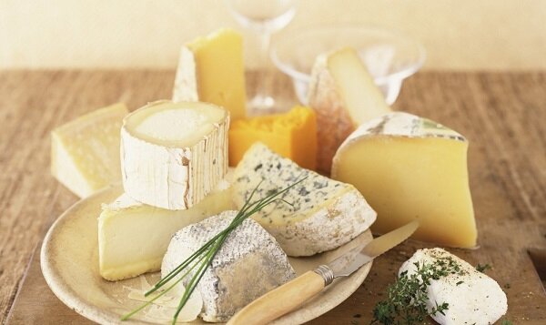 Разные виды сыра хранят по-разному. Источник: allyou.gr 