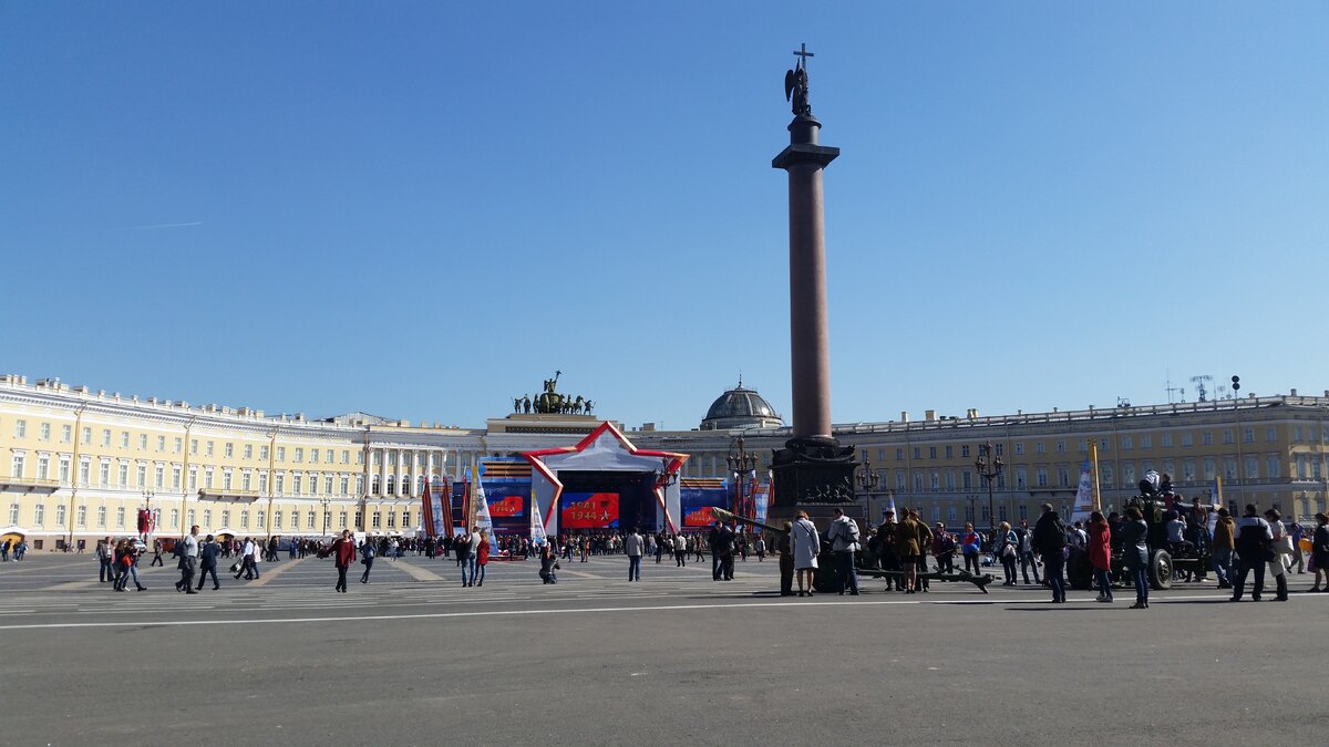 Дворцовая площадь. Май 2015 год.