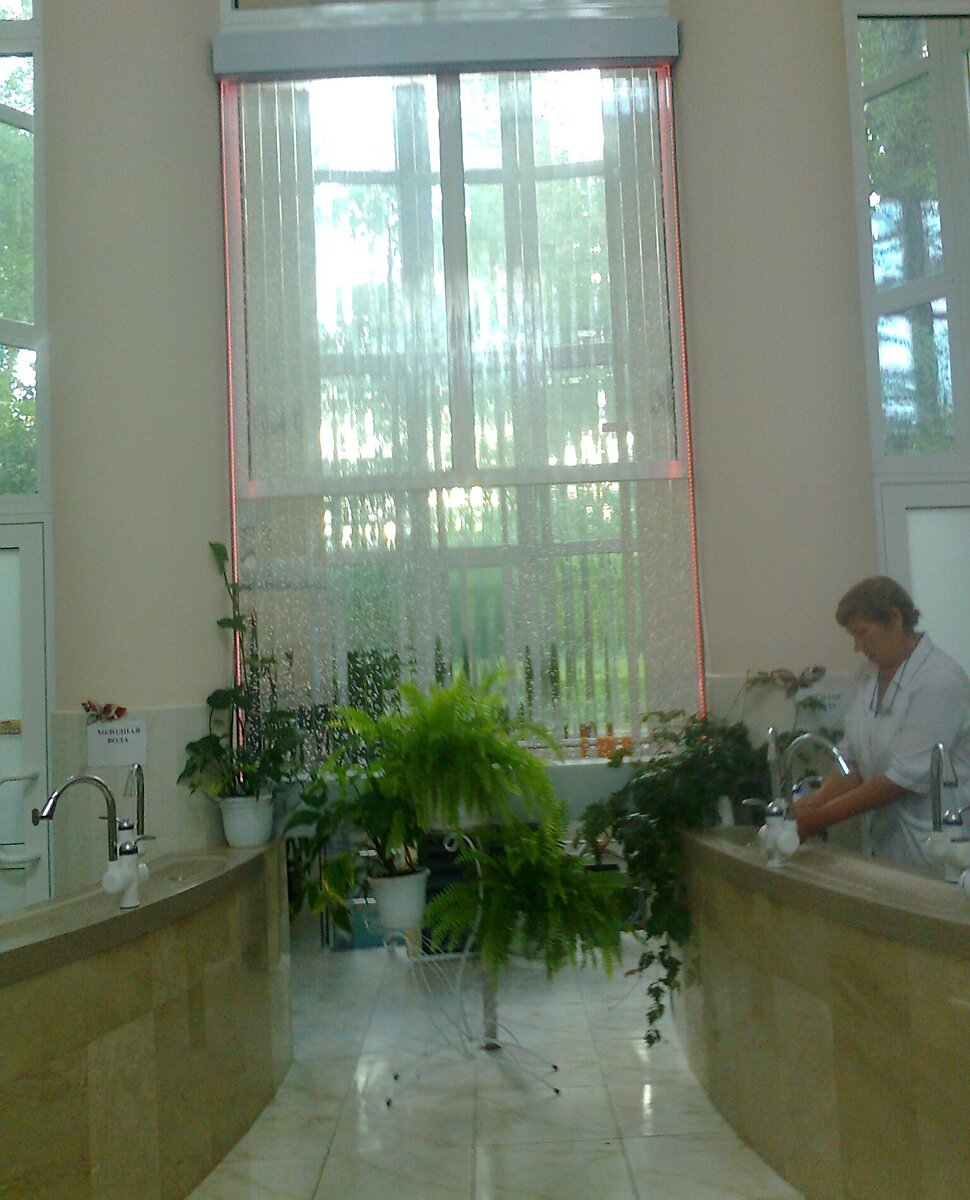 Бювет. Озеро-карачинский минеральный источник. 