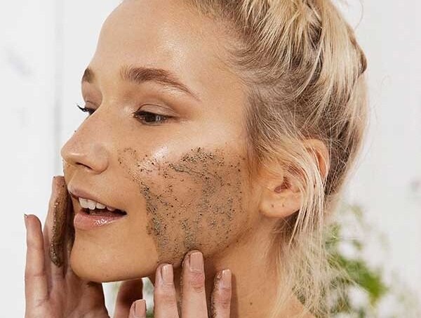 Частая грубая чистка вредит жирной коже