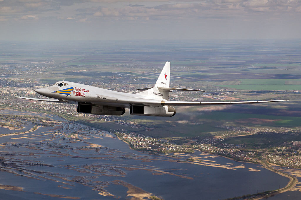 Ту-160, начало эксплуатации - 1987 год.